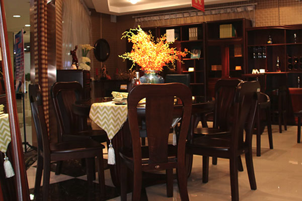 實(shí)木餐桌椅